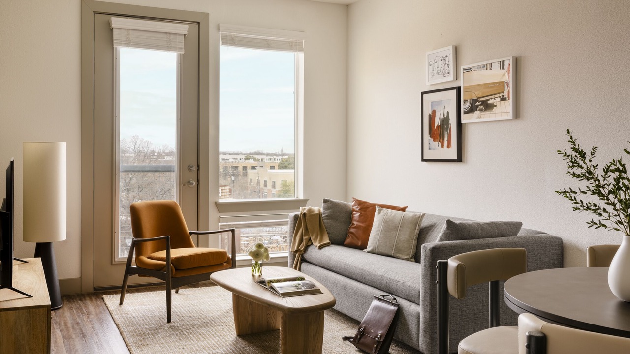 Photo of Livingroom in East Cesar Chavez