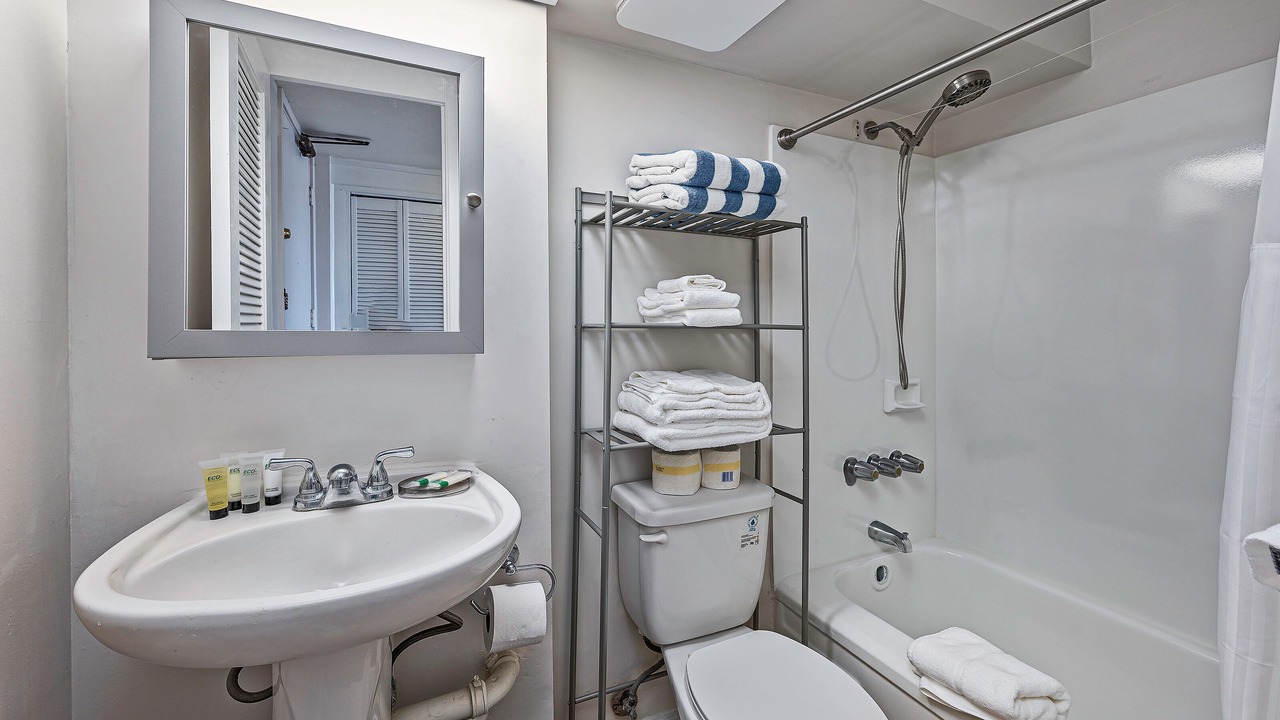 Photo of Bathroom in McCully - Moiliili