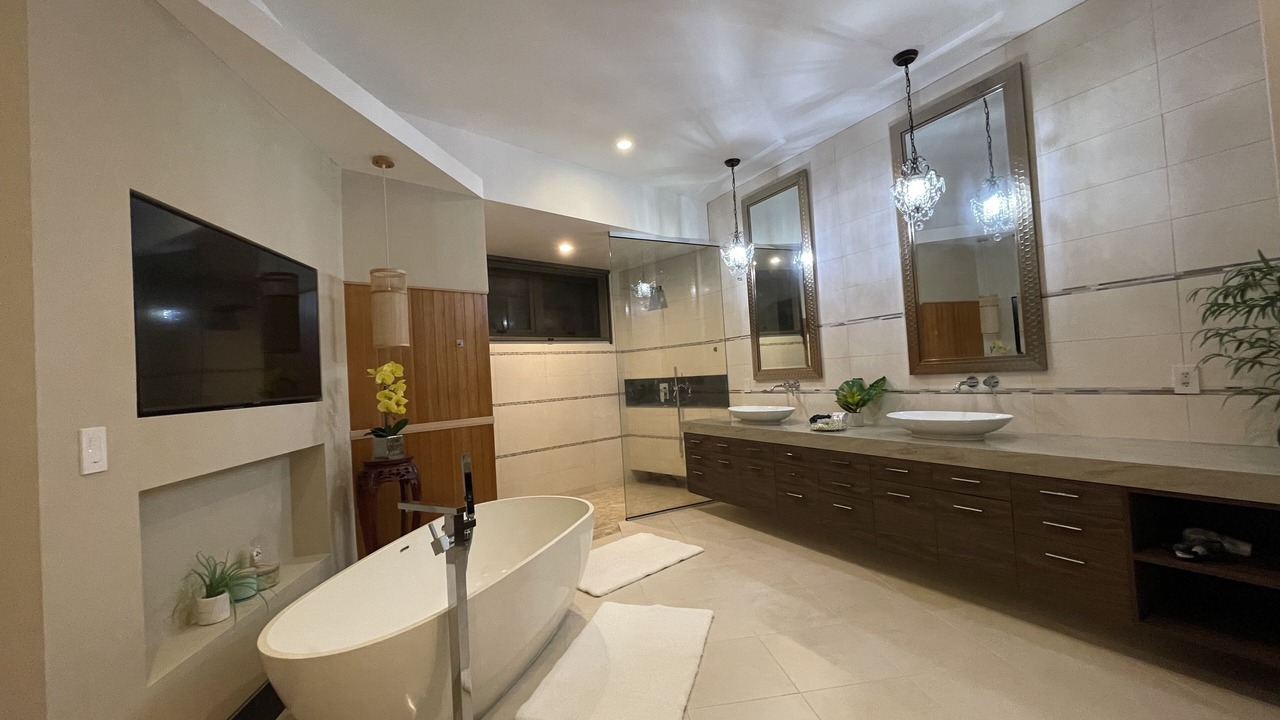 Photo of Bathroom in Makiki
