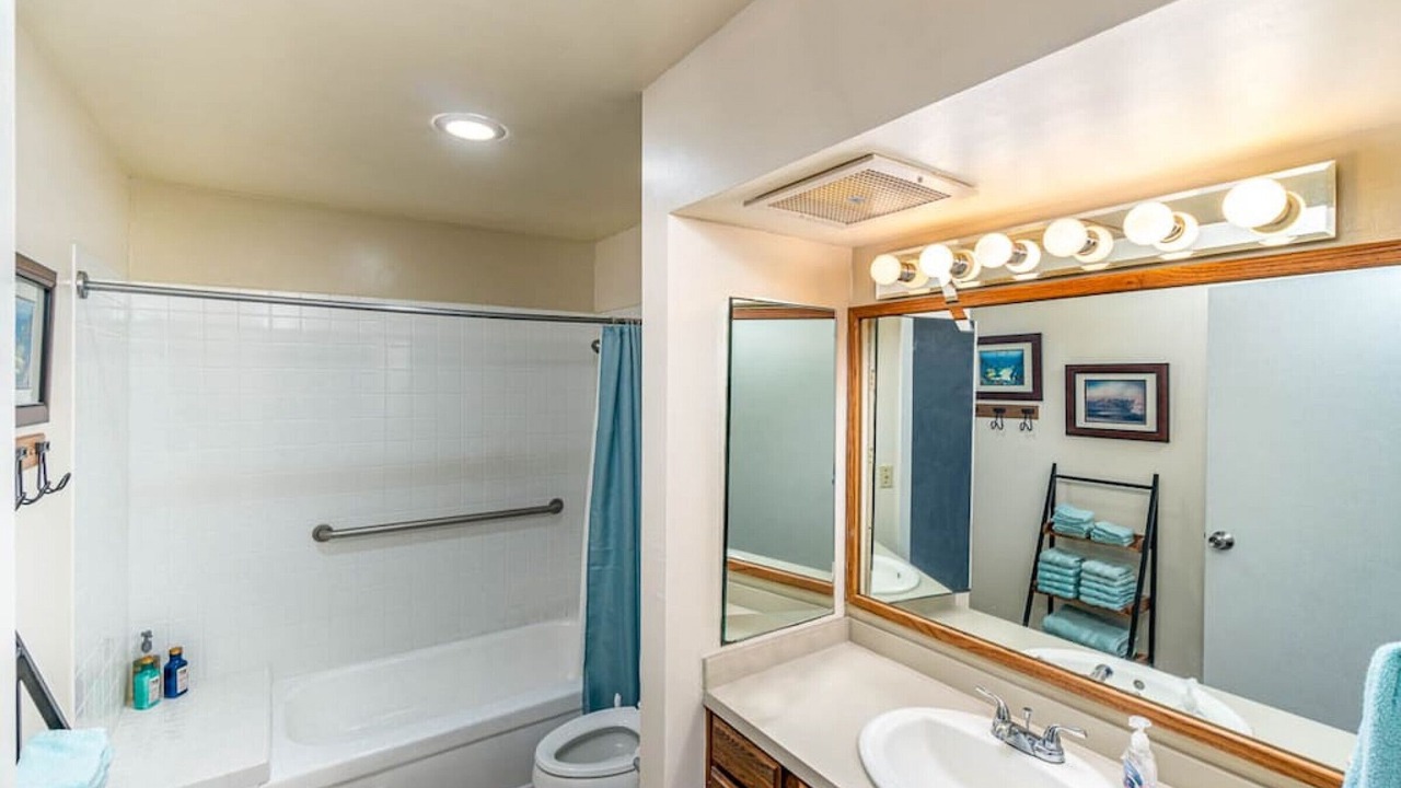 Photo of Bathroom in Historic Kailua Village