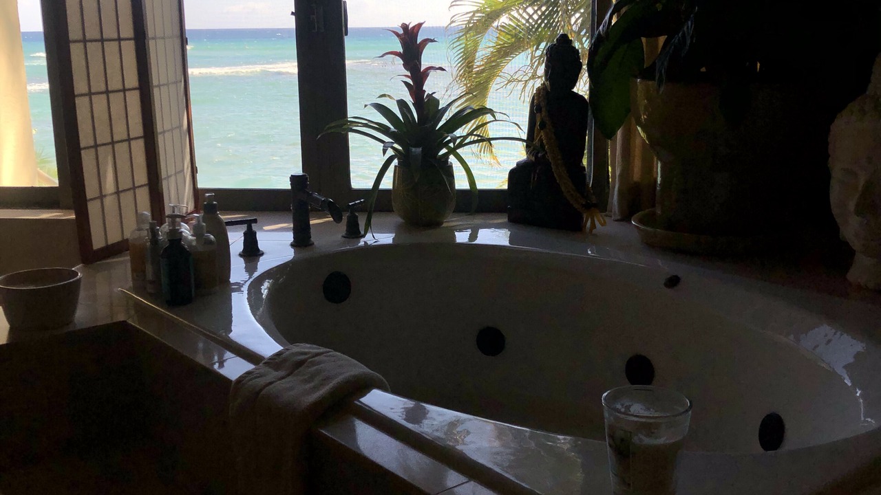 Photo of Bathroom in Diamond Head - Kapahulu - St. Louis