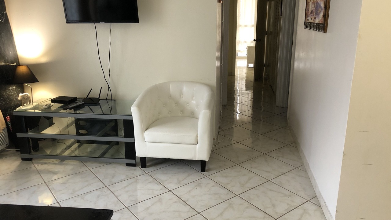 Photo of Livingroom in Waikiki