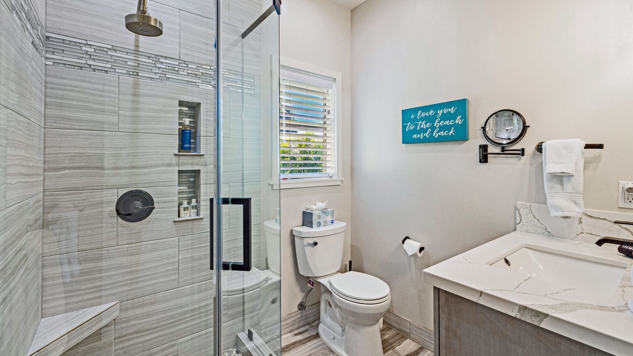 Photo of Bathroom in Historic Lahaina Front Street