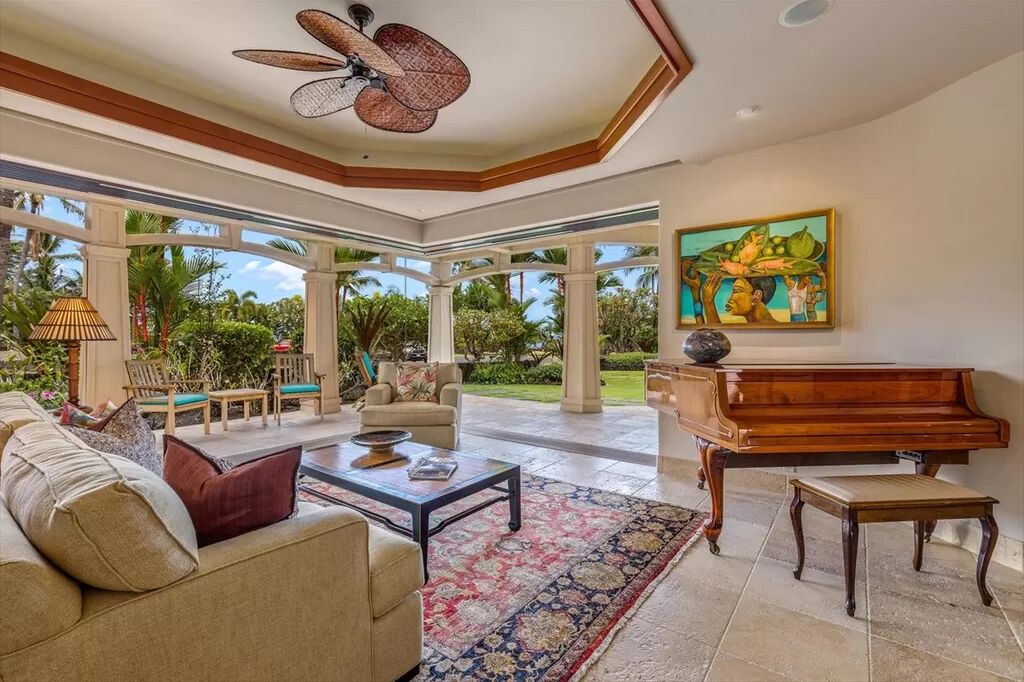 Photo of Livingroom in Kahaluu-Keauhou