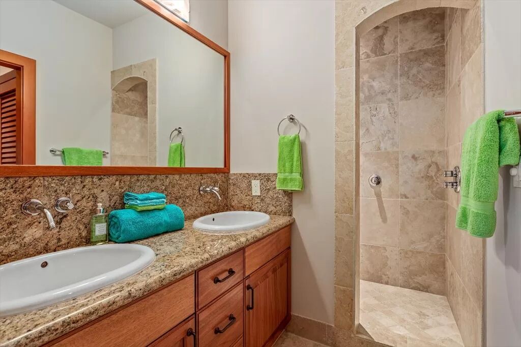 Photo of Bathroom in Kahaluu-Keauhou