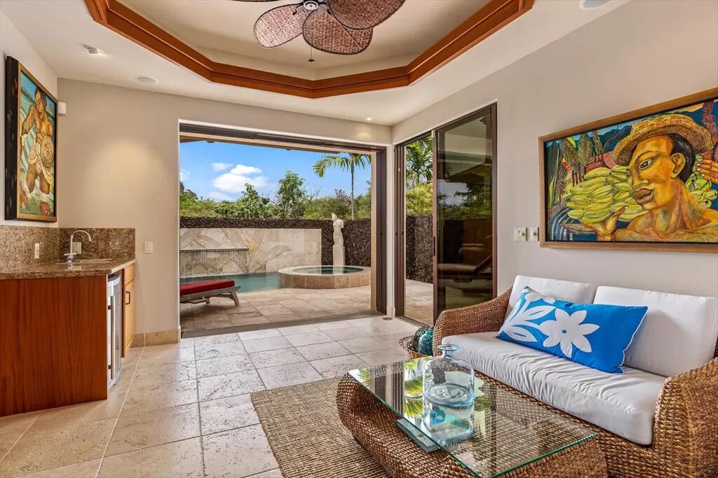 Photo of Livingroom in Kahaluu-Keauhou