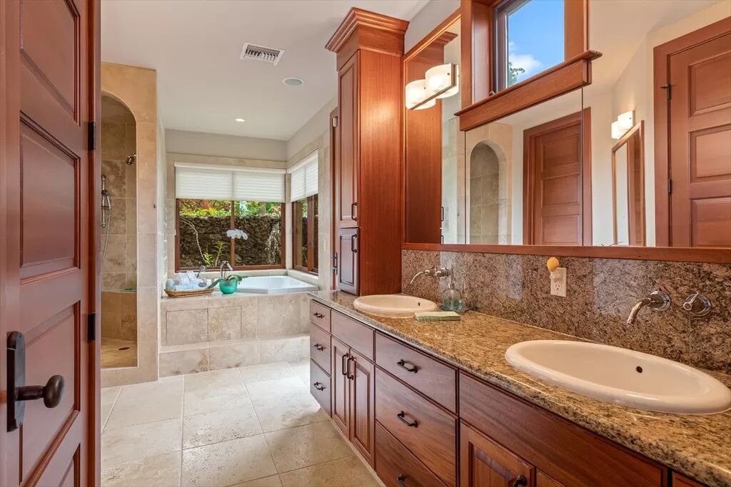 Photo of Bathroom in Kahaluu-Keauhou