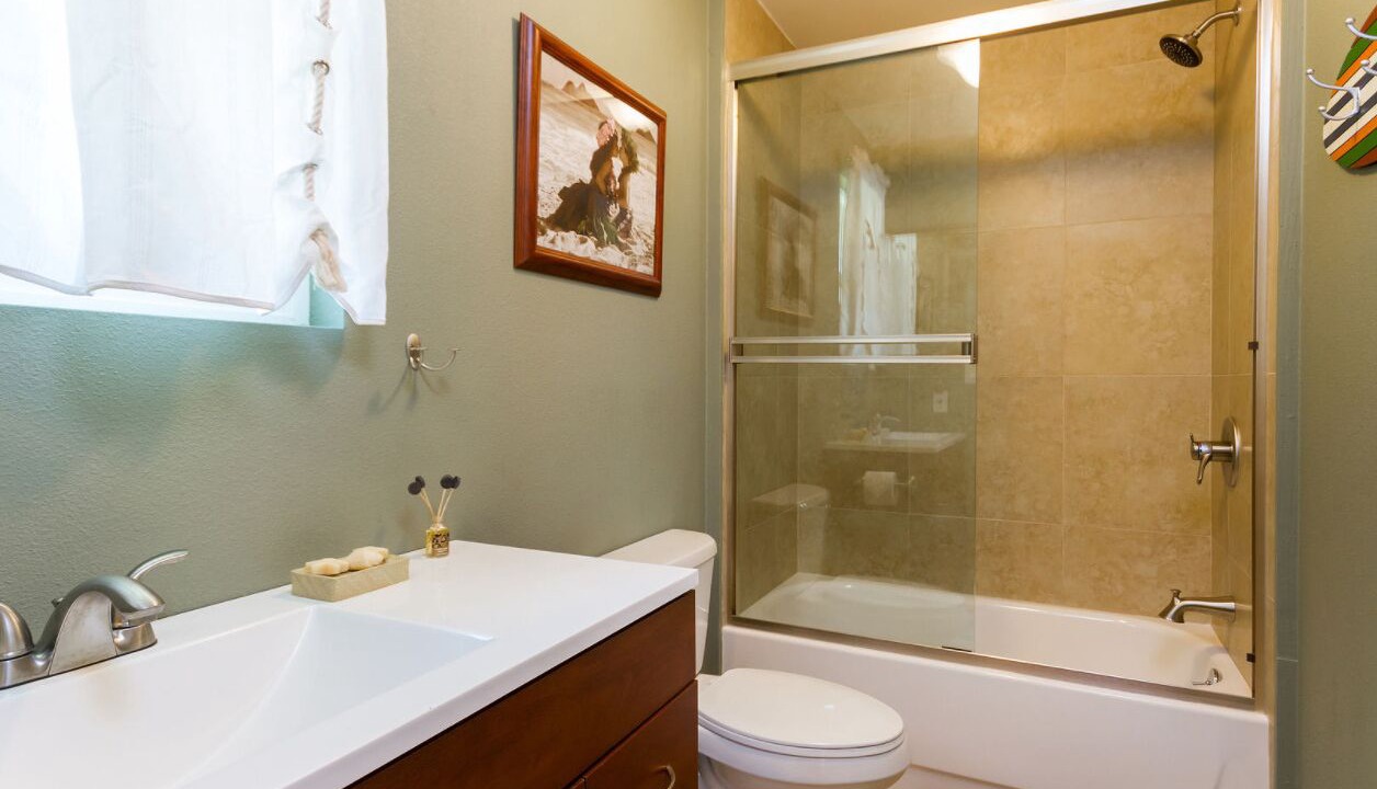 Photo of Bathroom in Waimanalo