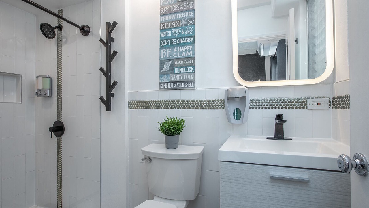 Photo of Bathroom in Diamond Head - Kapahulu - St. Louis