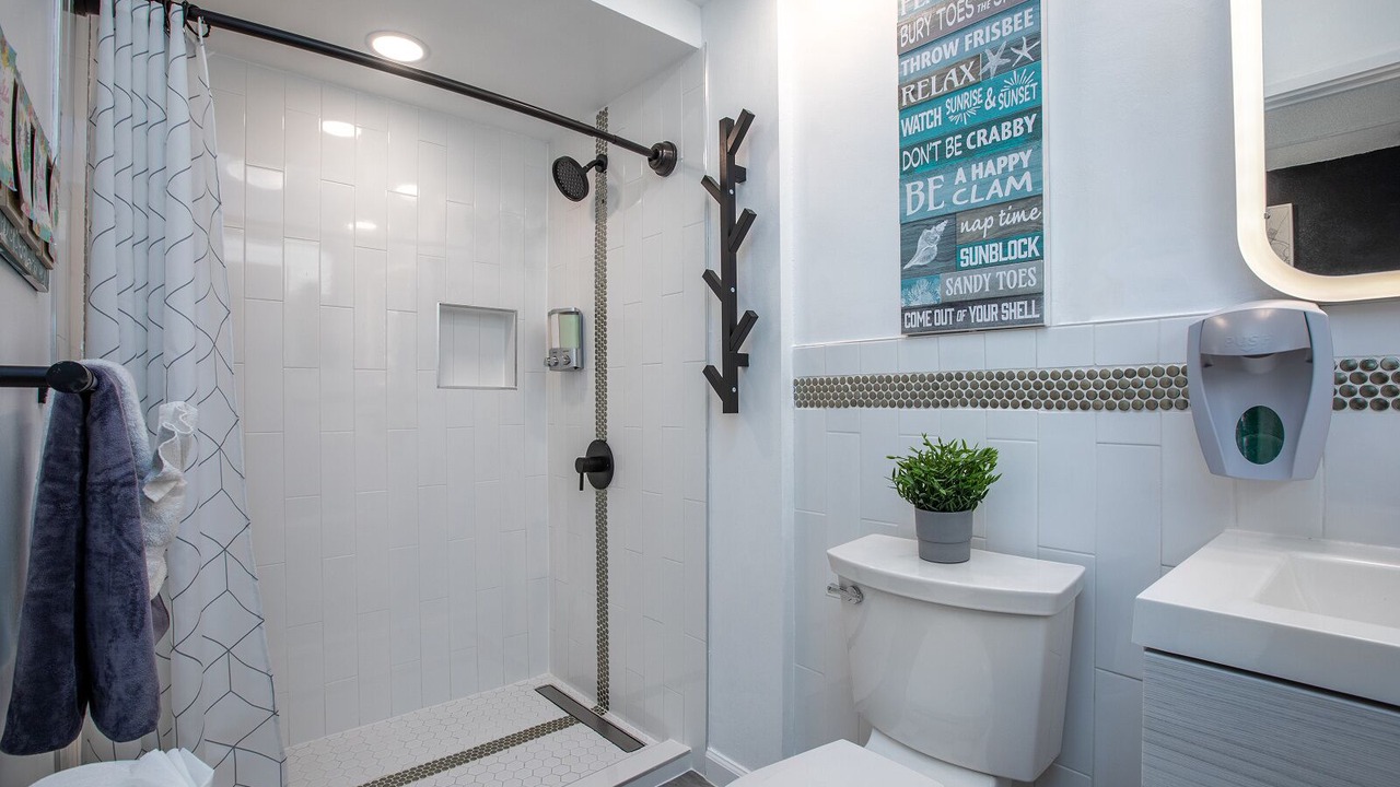 Photo of Bathroom in Diamond Head - Kapahulu - St. Louis