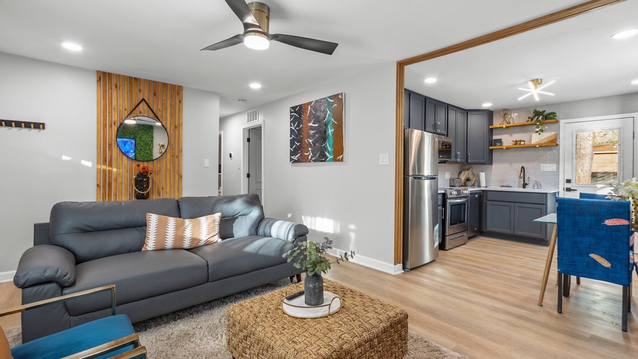 Photo of Livingroom in Southeast Raleigh