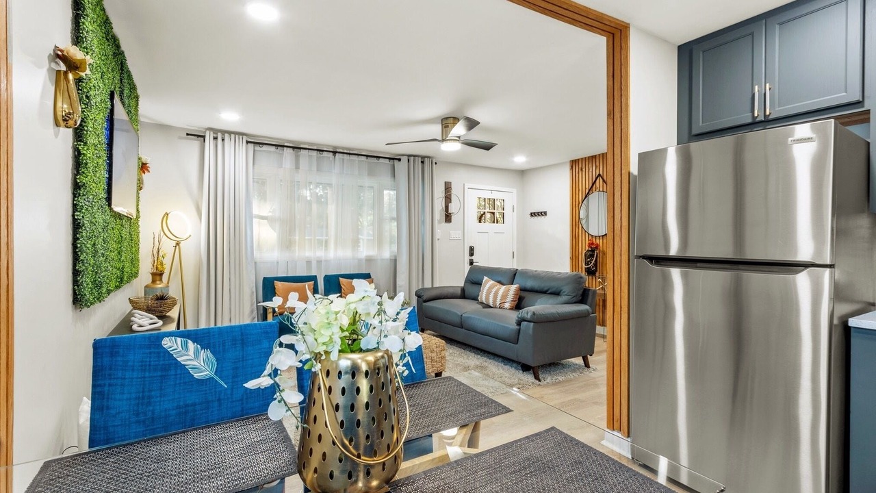 Photo of Livingroom in Southeast Raleigh