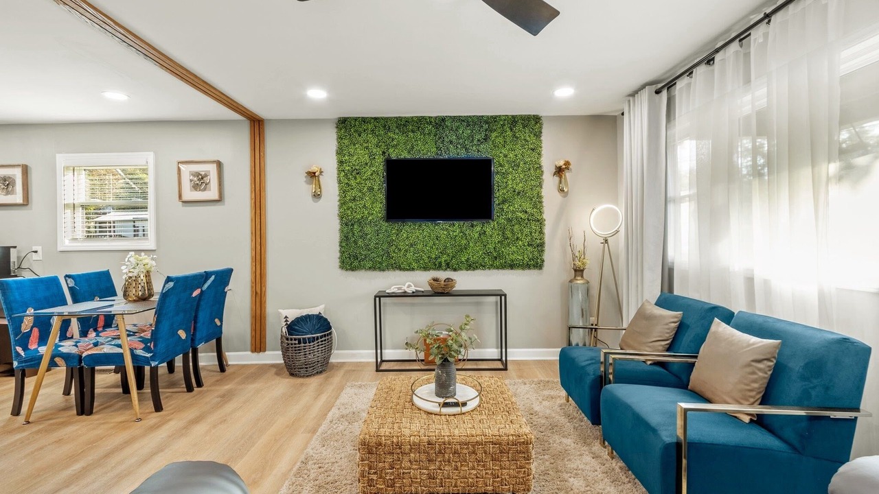 Photo of Livingroom in Southeast Raleigh
