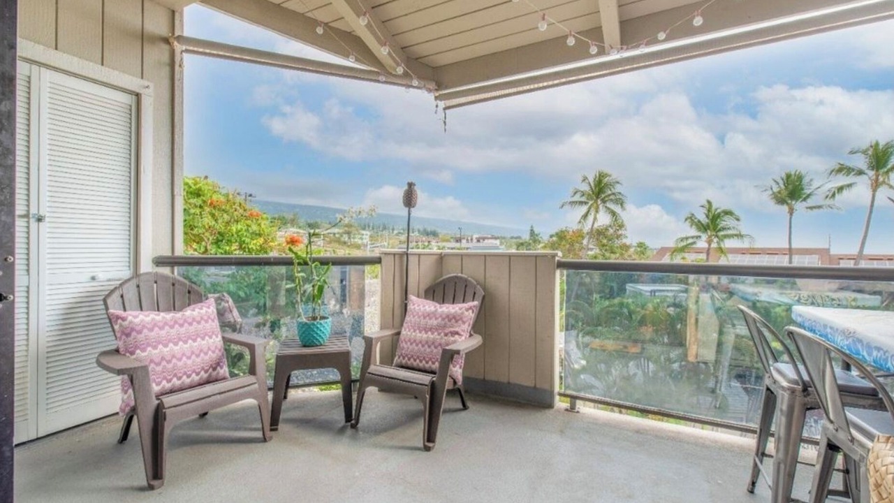 Photo of Patio Balcony in Historic Kailua Village