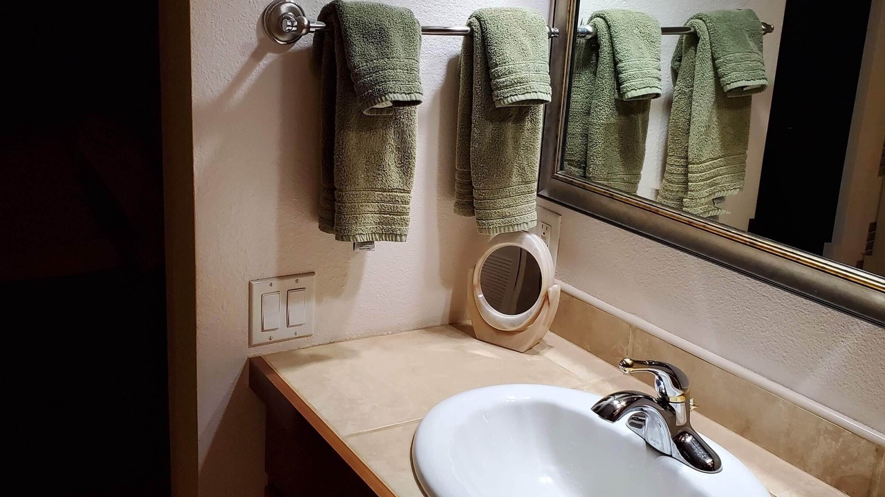 Photo of Bathroom in Maunaloa