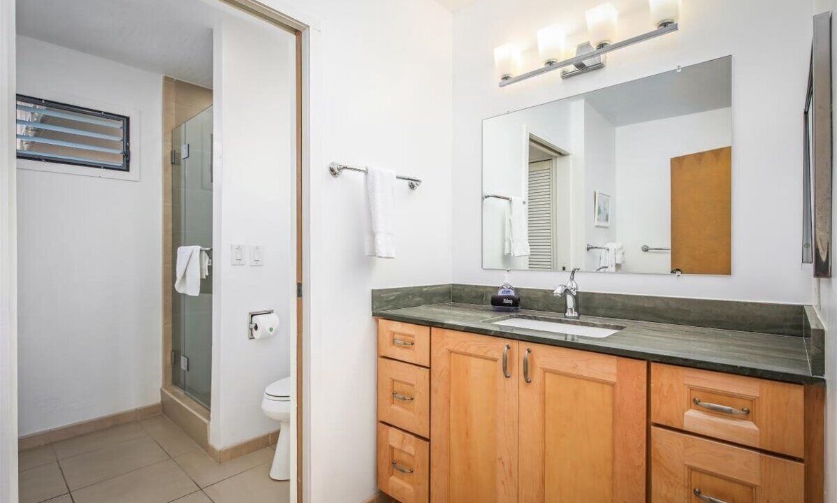 Photo of Bathroom in Keauhou