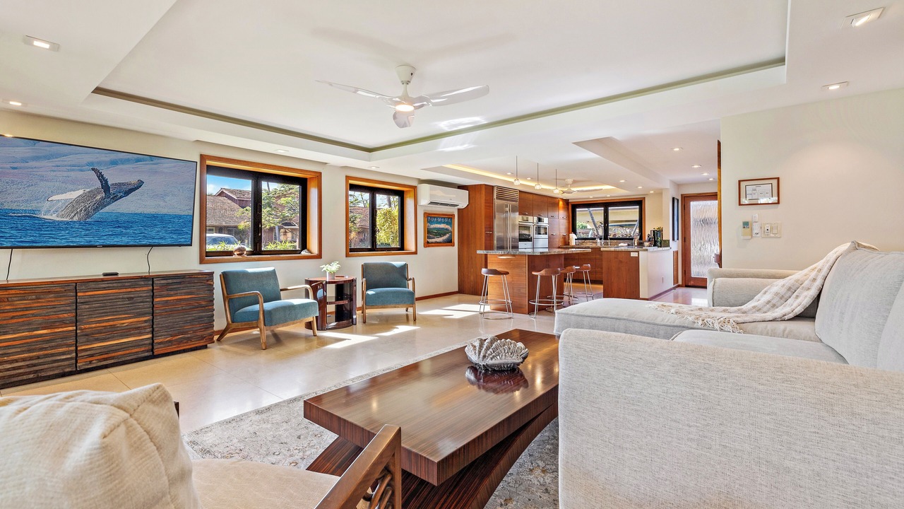 Photo of Livingroom in Downtown Lahaina
