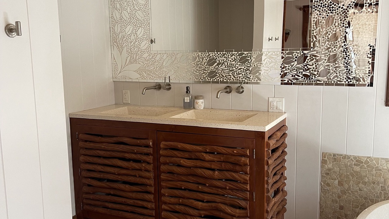 Photo of Bathroom in Haleiwa