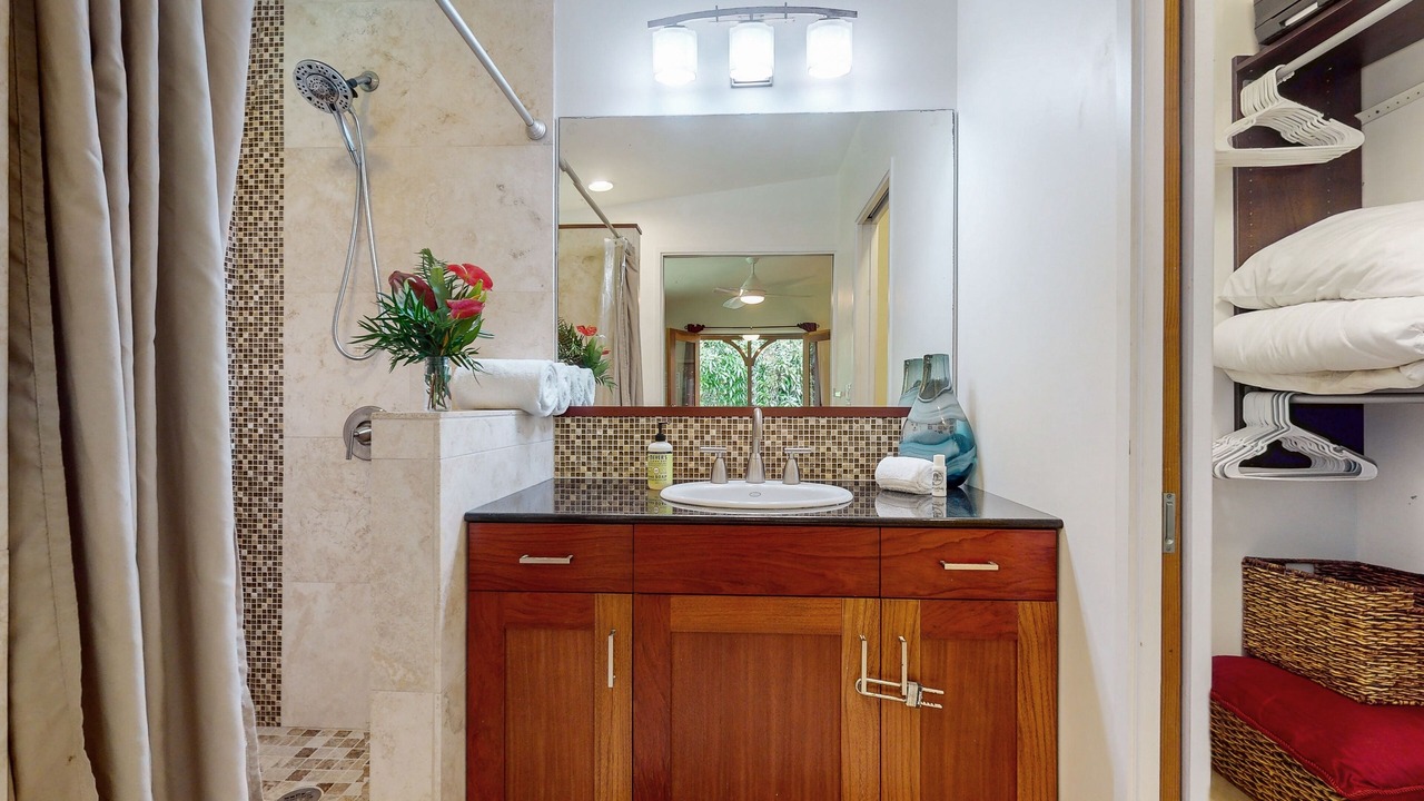 Photo of Bathroom in Kehena Beach Estates