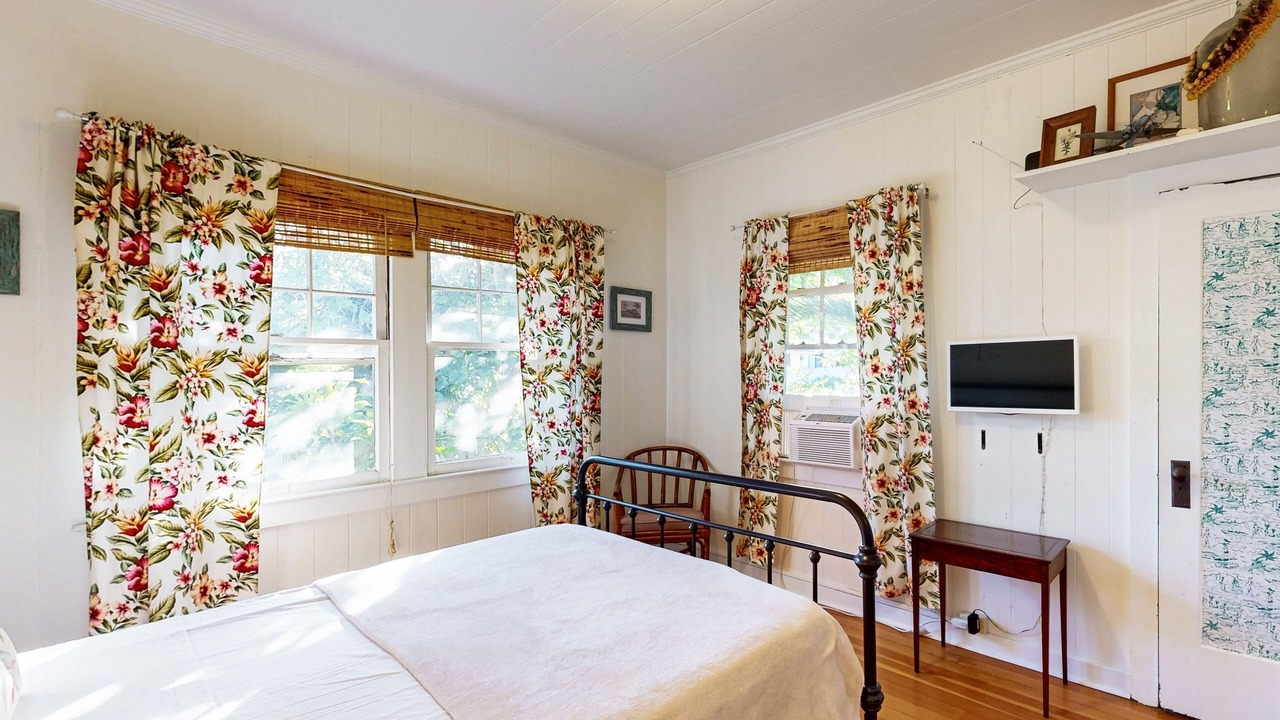 Photo of Bedroom in Diamond Head - Kapahulu - St. Louis