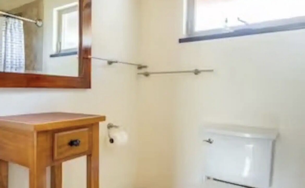 Photo of Bathroom in Hilo