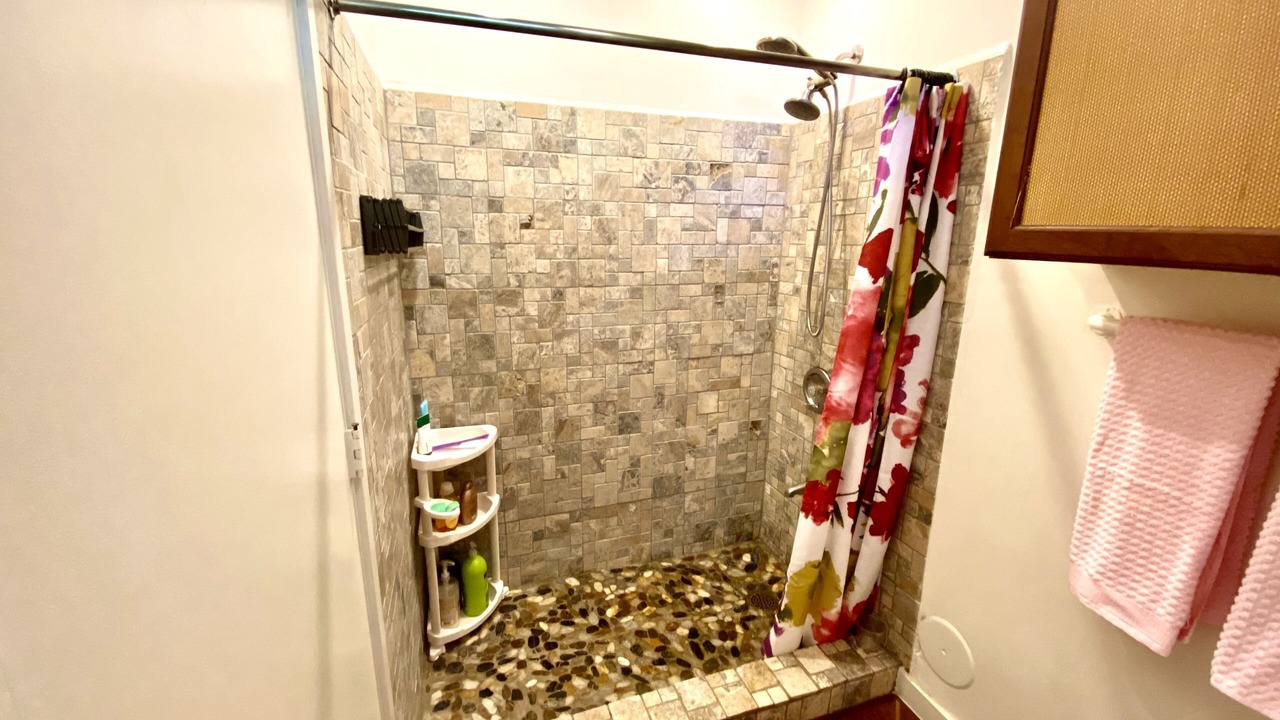 Photo of Bathroom in Maunaloa