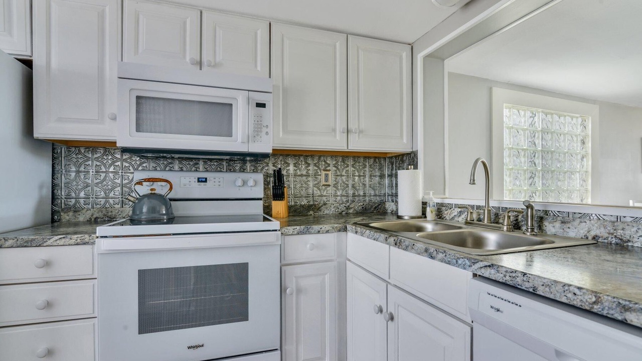 Photo of Kitchen in Oceanmarsh Subdivision