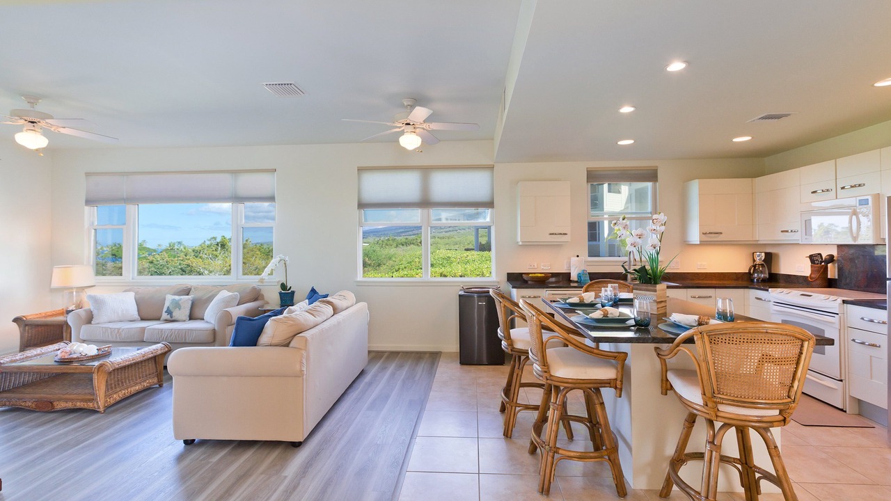Photo of Livingroom in Kahaluu Bay