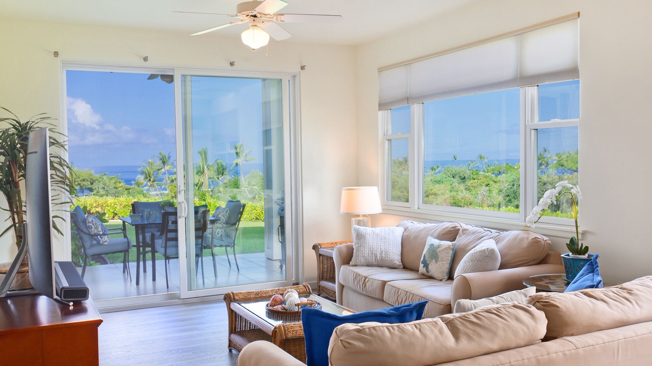 Photo of Livingroom in Kahaluu Bay