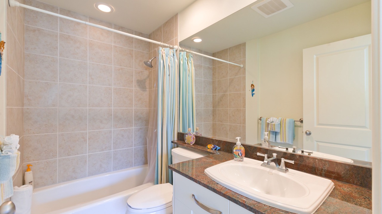 Photo of Bathroom in Kahaluu Bay