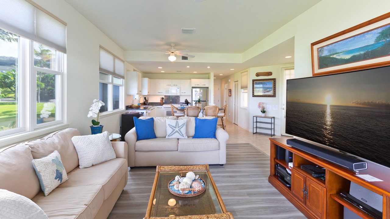 Photo of Livingroom in Kahaluu Bay