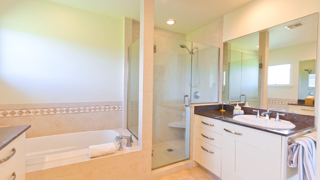 Photo of Bathroom in Kahaluu Bay