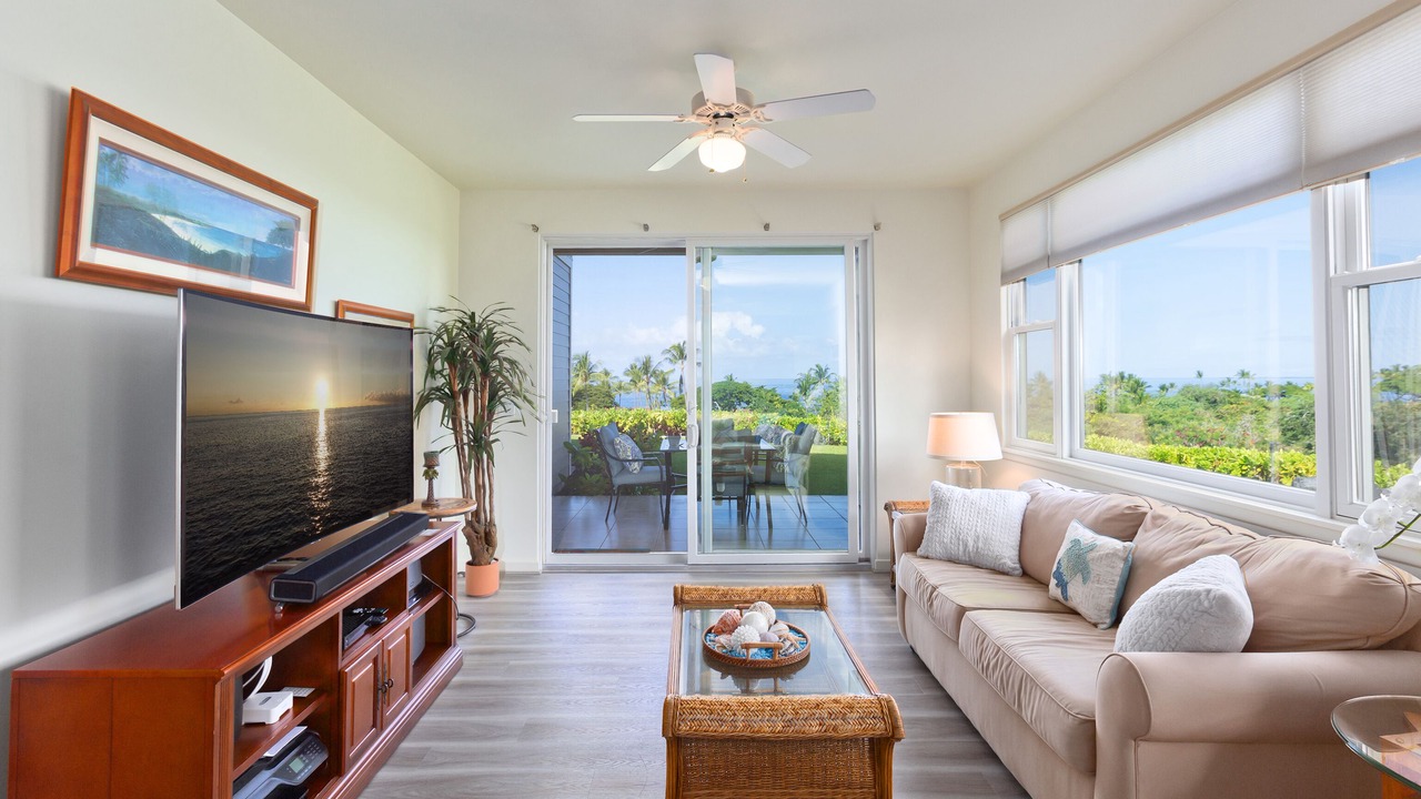 Photo of Livingroom in Kahaluu Bay