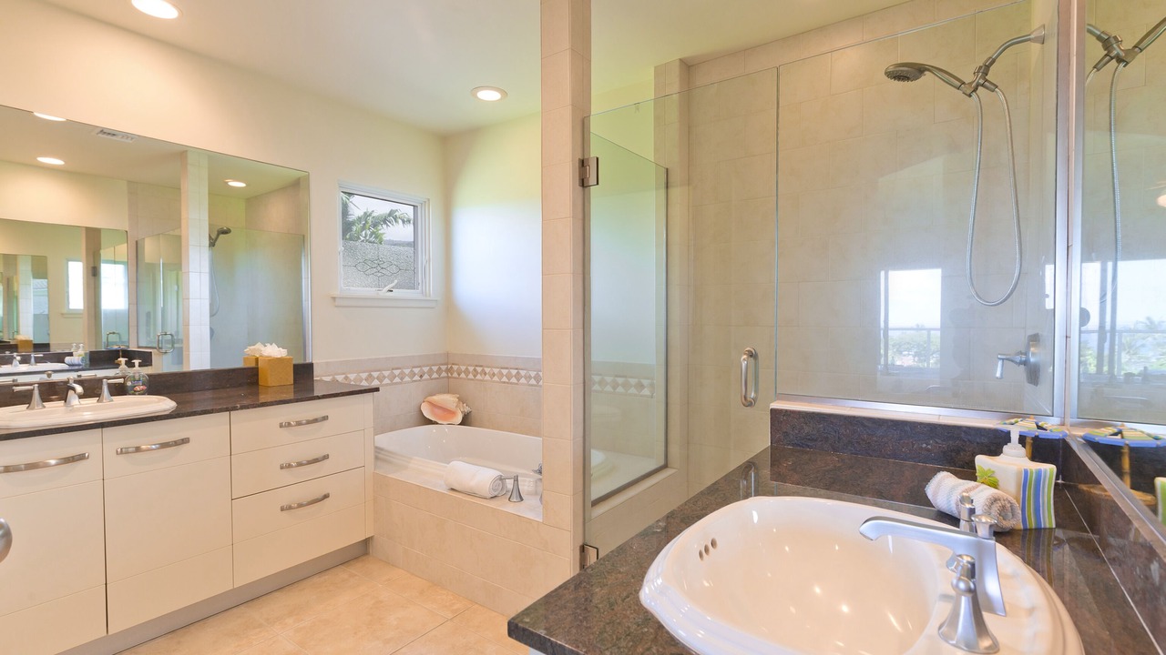 Photo of Bathroom in Kahaluu Bay