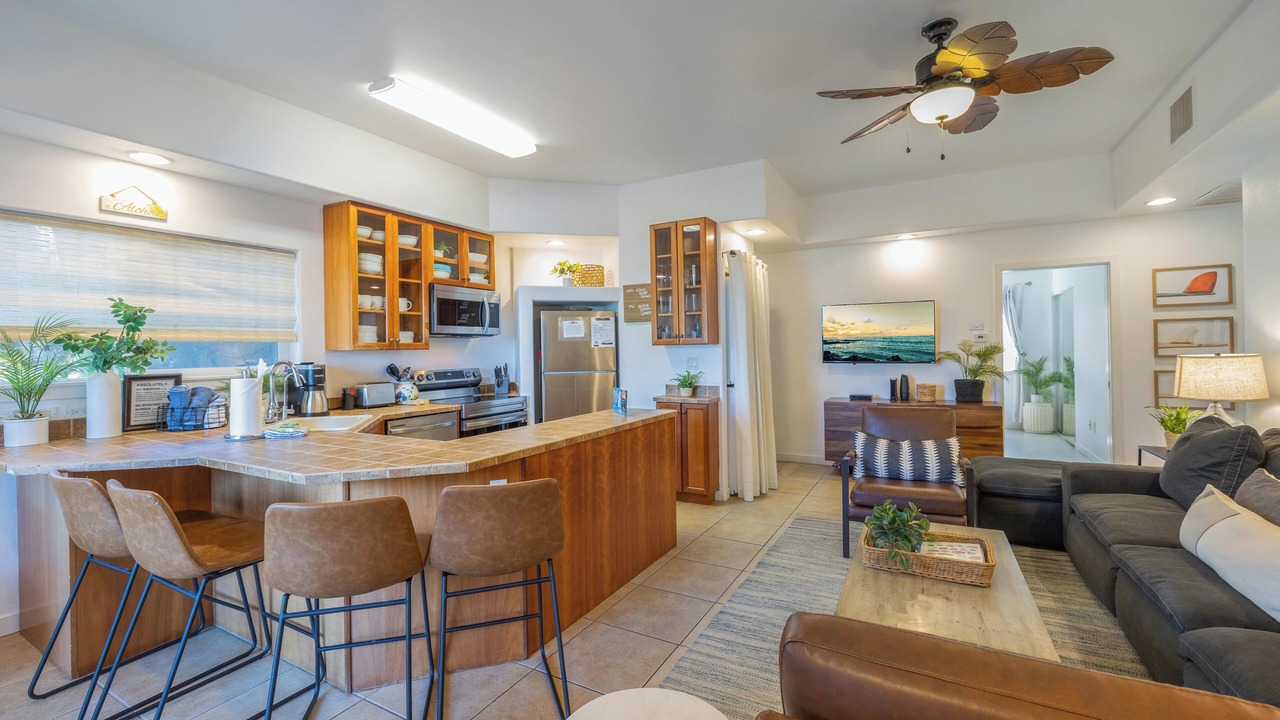 Photo of Livingroom in Kahaluu Bay