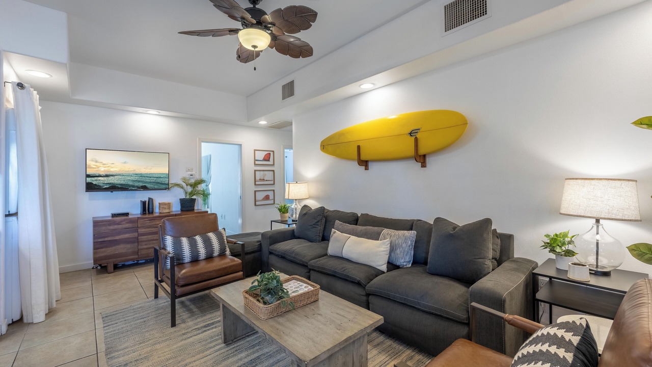 Photo of Livingroom in Kahaluu Bay