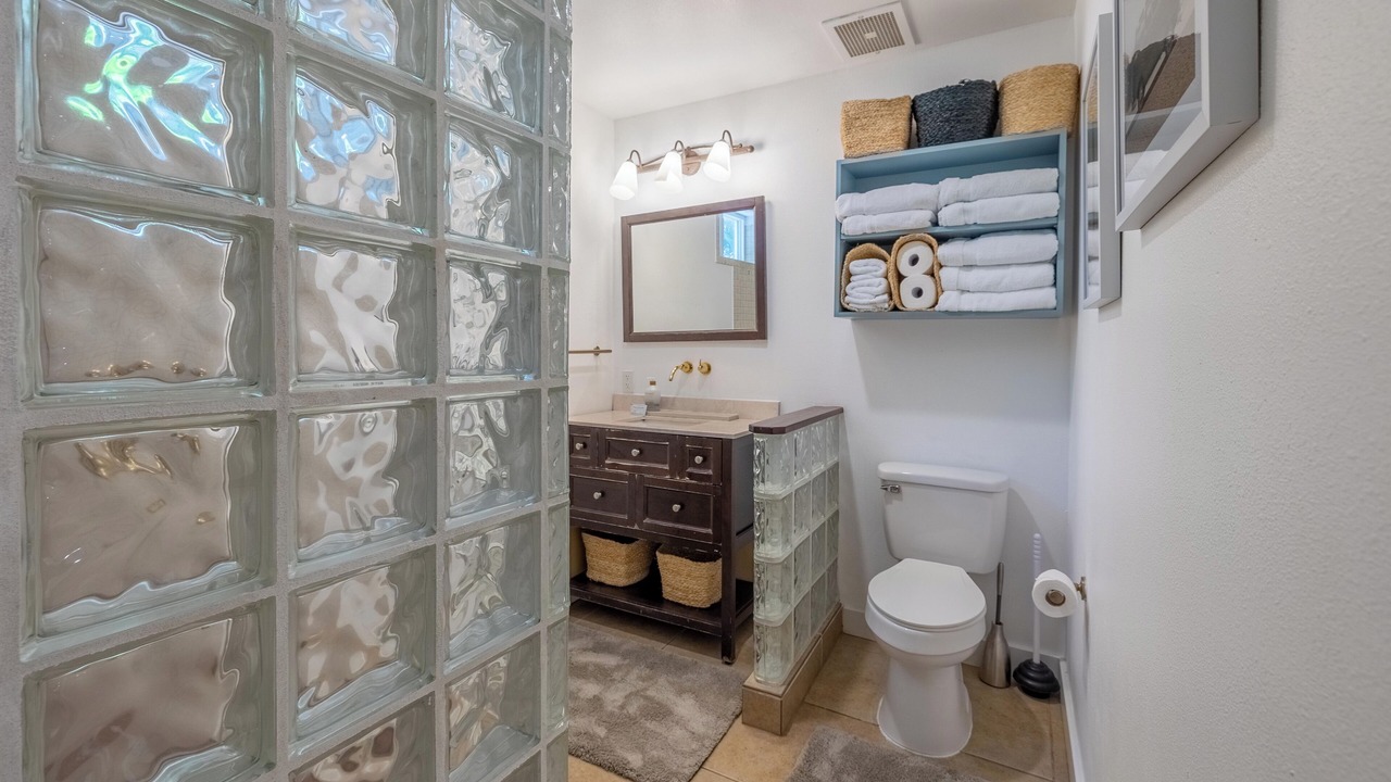 Photo of Bathroom in Kahaluu Bay