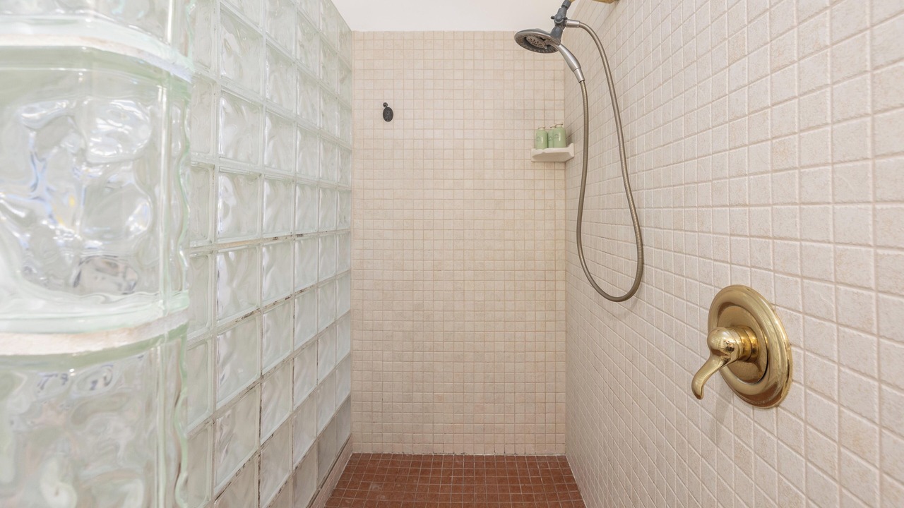 Photo of Bathroom in Kahaluu Bay
