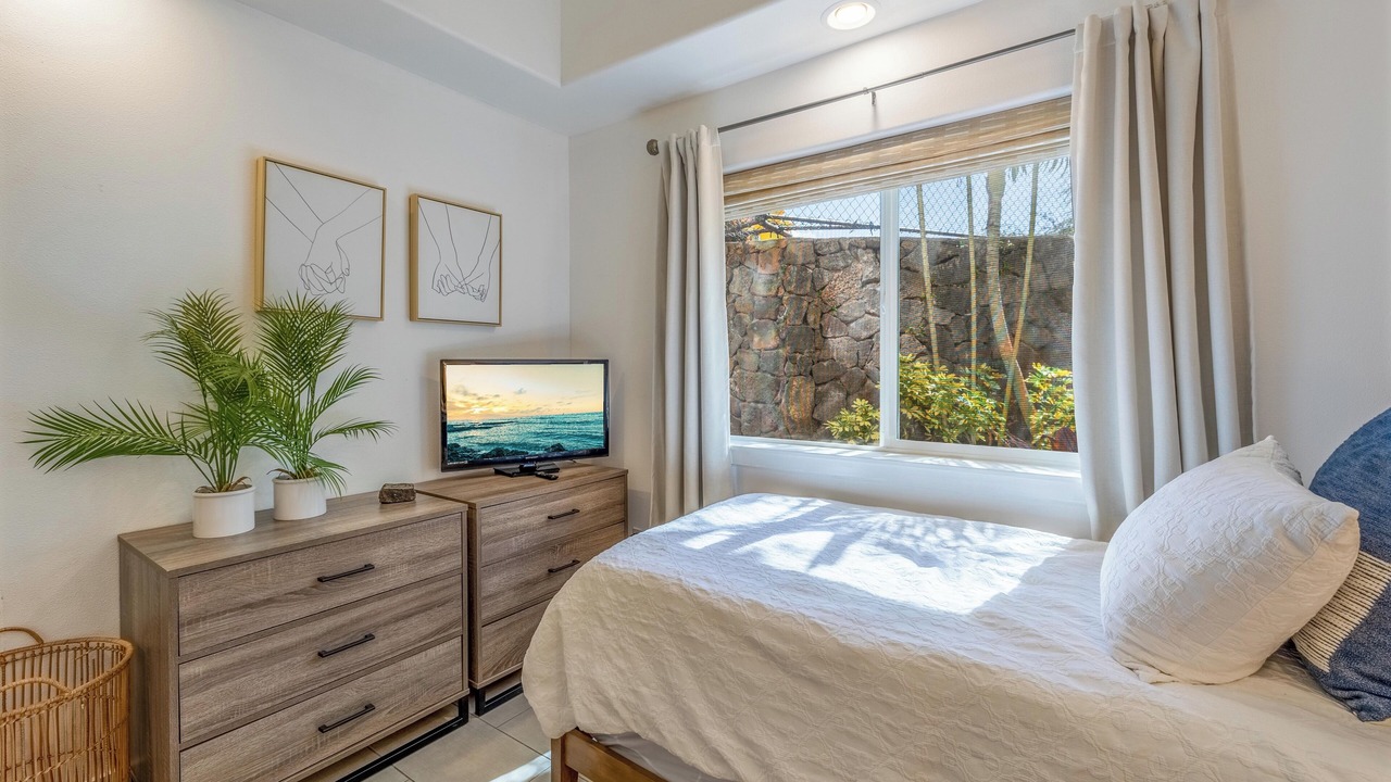 Photo of Bedroom in Kahaluu Bay