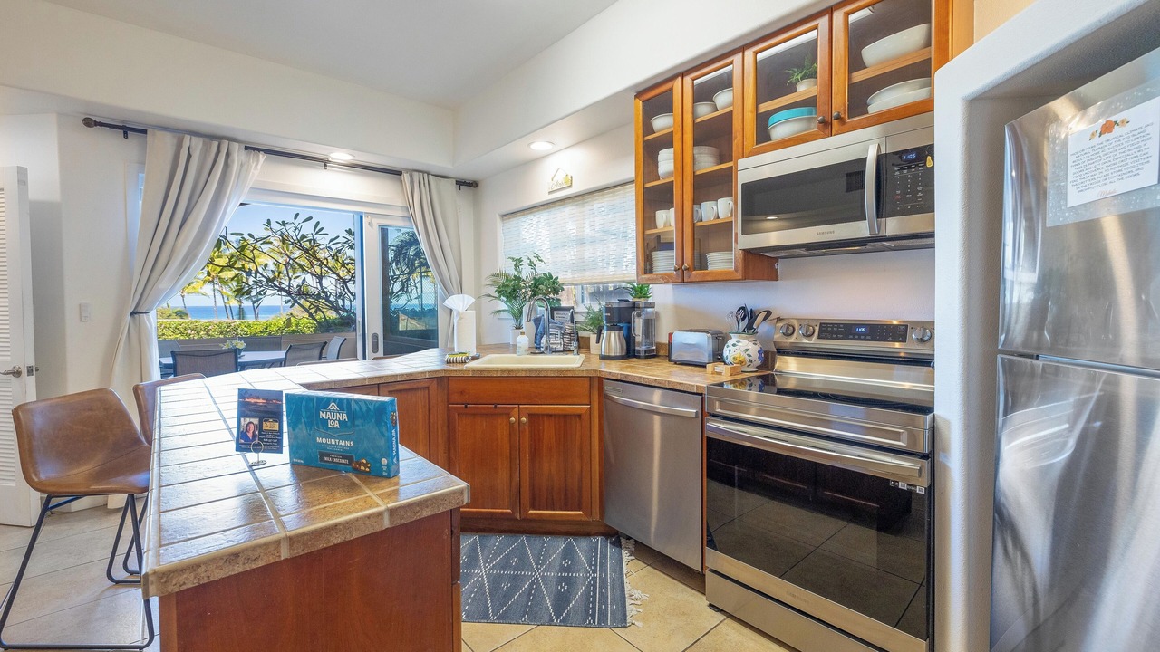 Photo of Kitchen in Kahaluu Bay