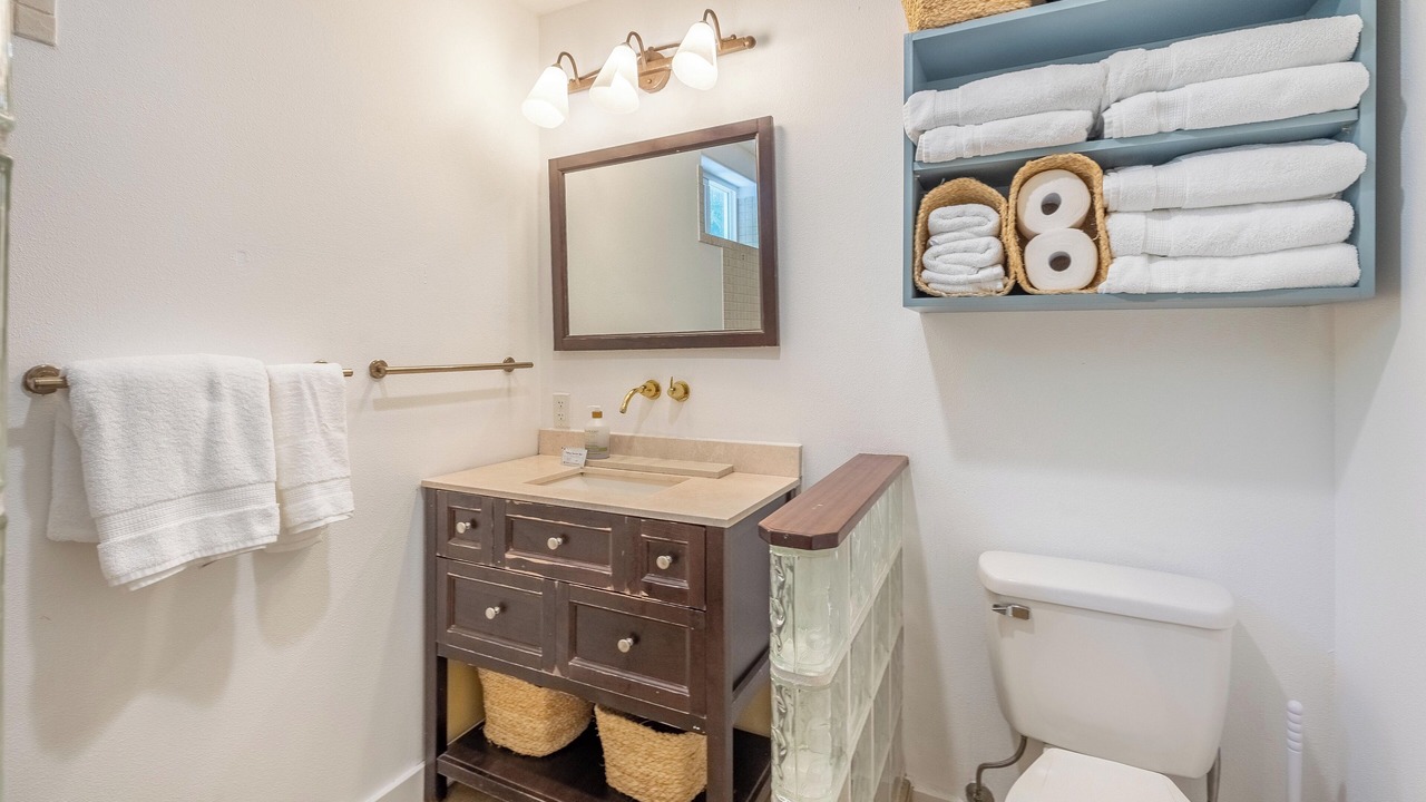 Photo of Bathroom in Kahaluu Bay