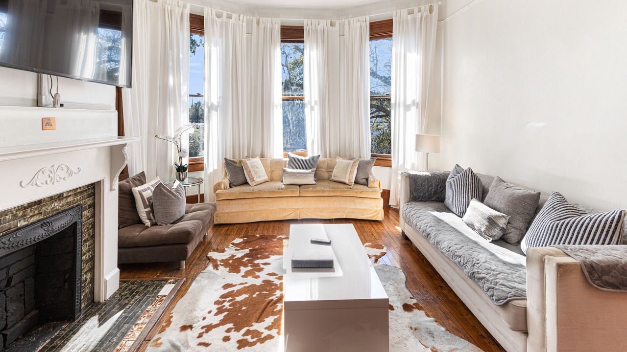Photo of Livingroom in Savannah Victorian District