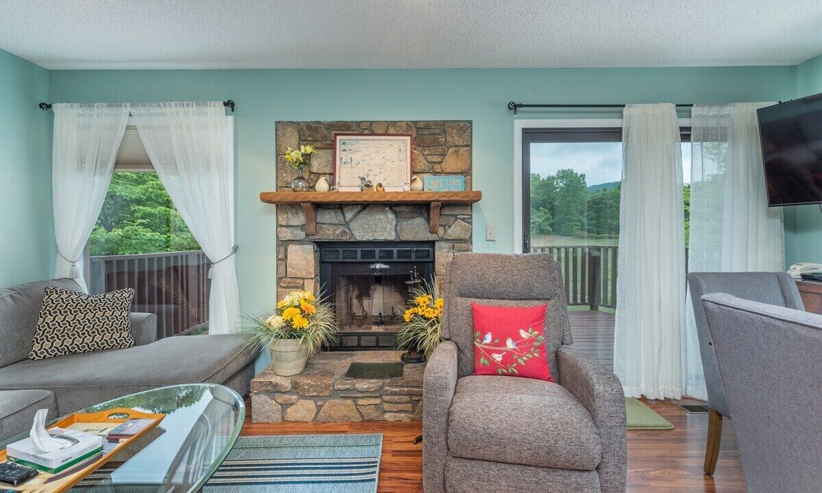 Photo of Livingroom in Lake Lure