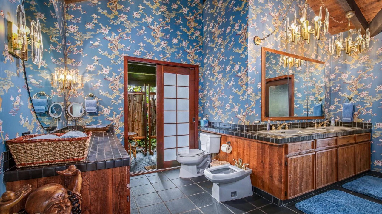 Photo of Bathroom in Kahaluu-Keauhou