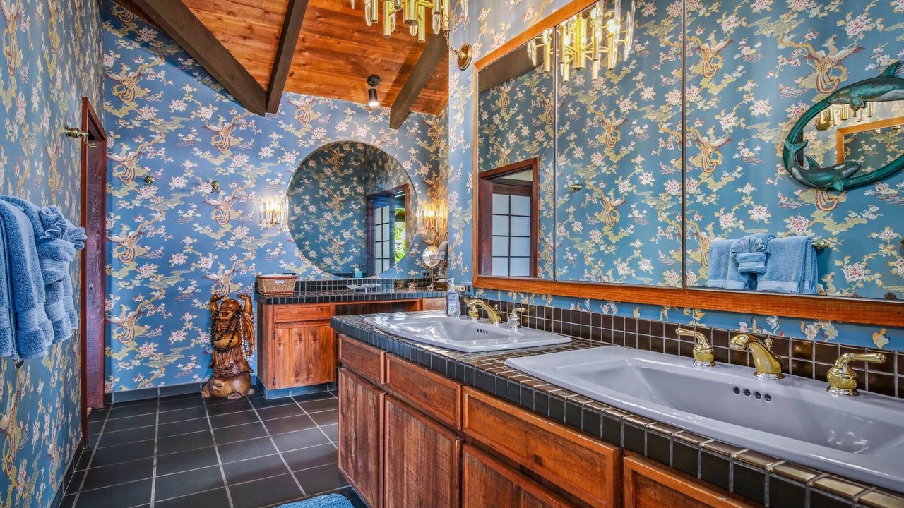 Photo of Bathroom in Kahaluu-Keauhou