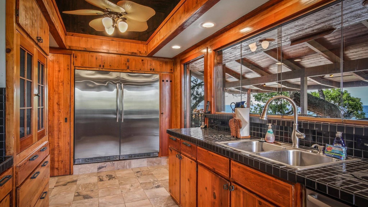 Photo of Kitchen in Kahaluu-Keauhou