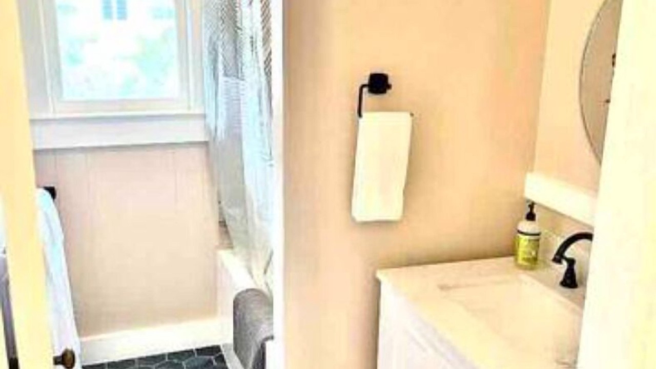 Photo of Bathroom in Hilo