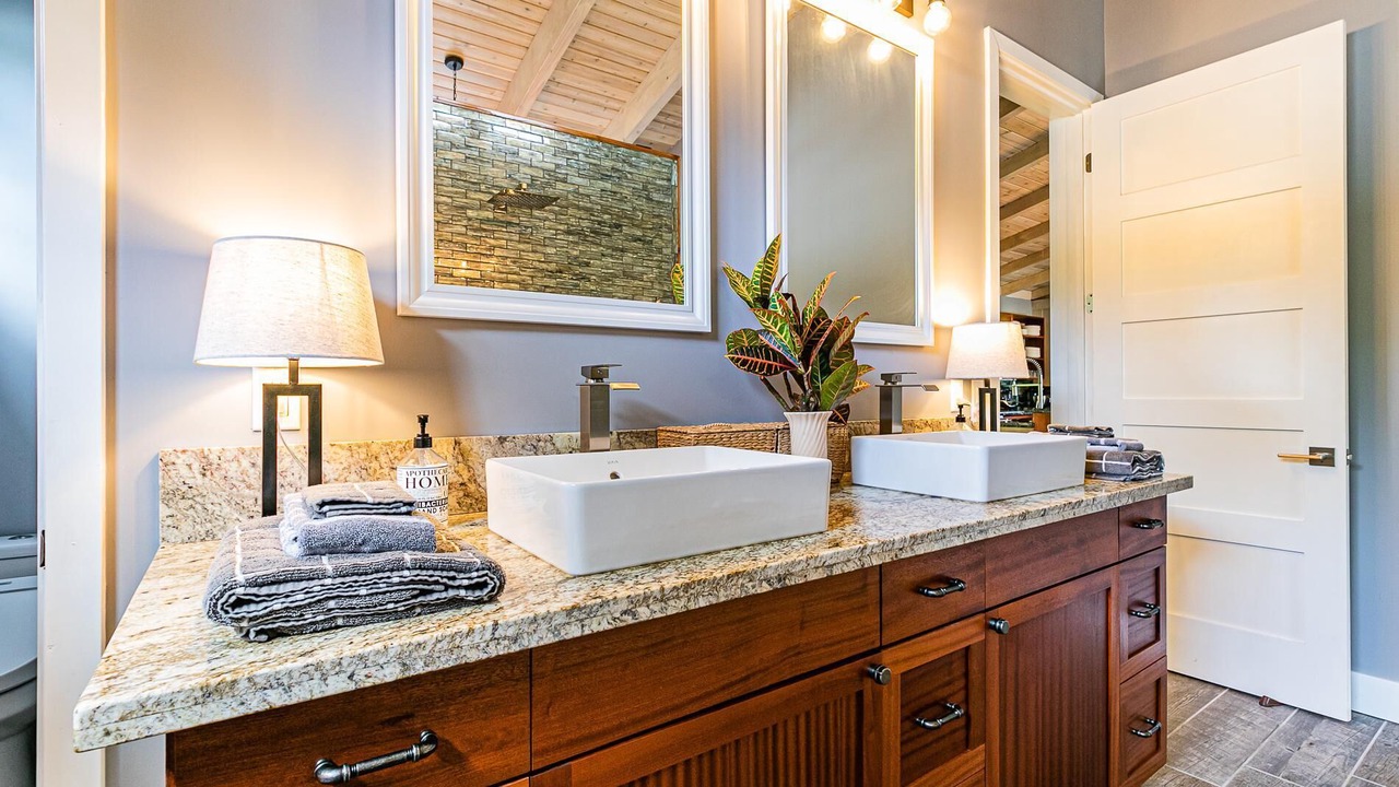 Photo of Bathroom in Kehena Beach Estates