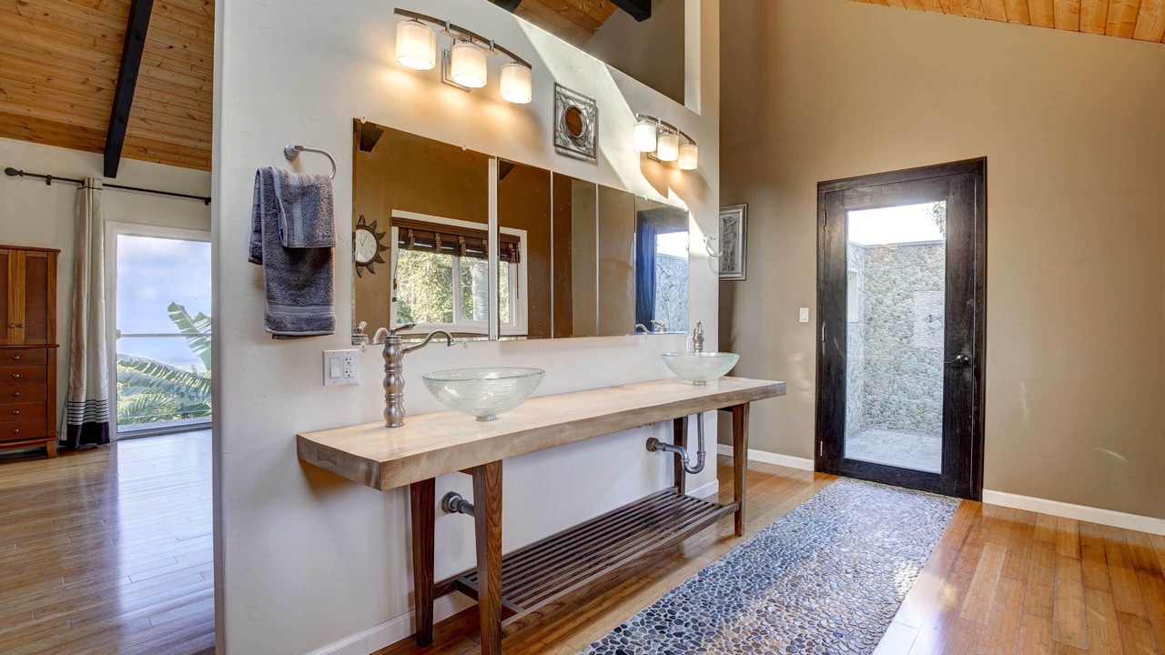 Photo of Bathroom in Kalaoa