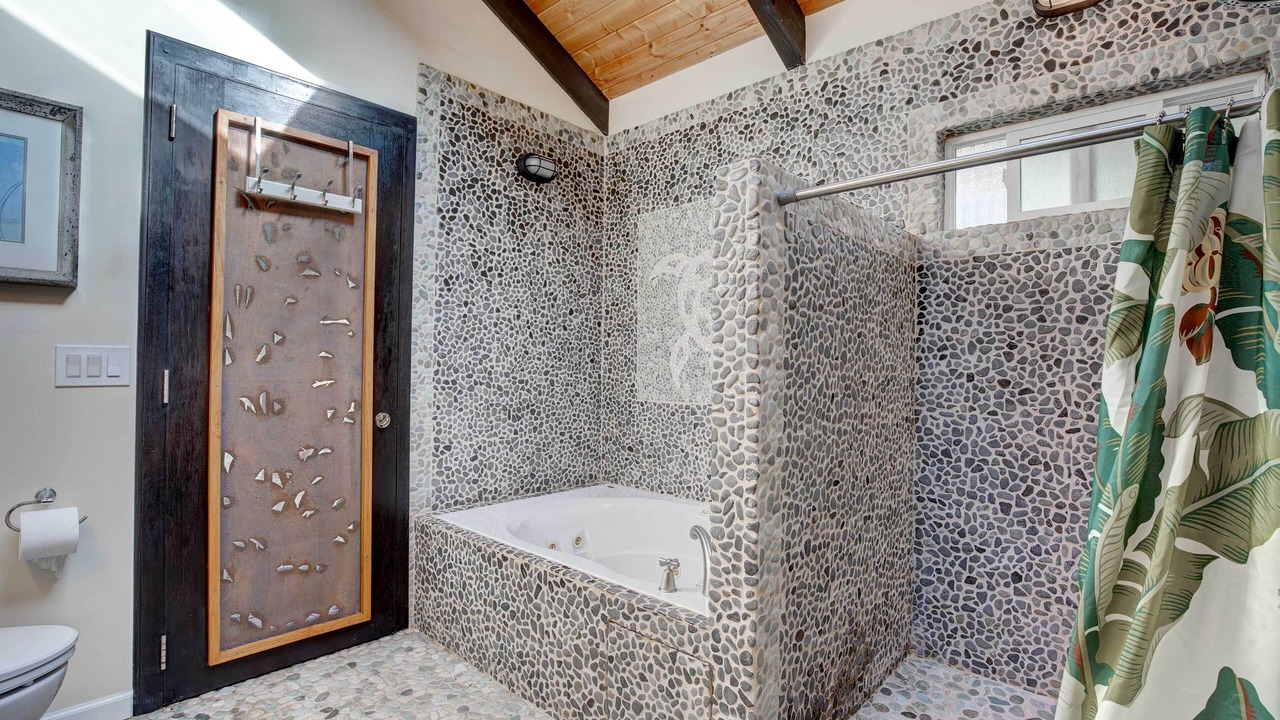 Photo of Bathroom in Kalaoa